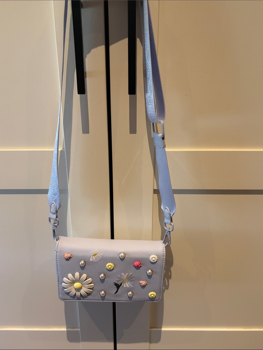 Betsey Johnson Light Blue Floral Crossbody Bag - Picture 4 of 5
